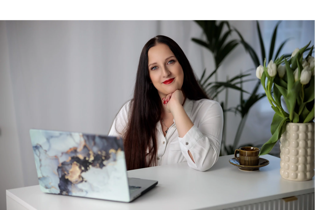 Joanna Pomes prowadzi mentoring biznesowy online dla mam na LinkedIn