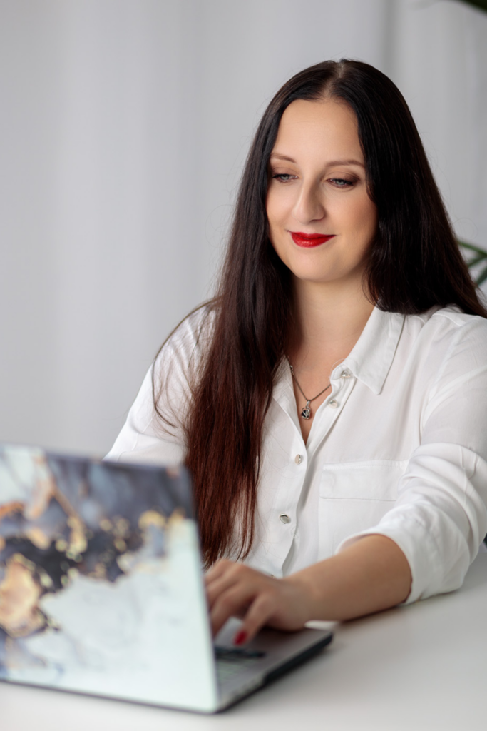 Mentorka Joanna Pomes wspiera mamy w zdobywaniu pewności siebie na LinkedIn